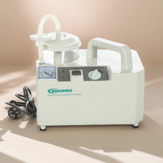 Отсасыватель медицинский  универсальный 7Е-D с аккумулятором (20л/мин воздух, 6л/мин жидкость)